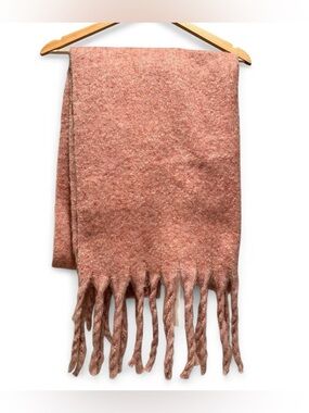 NWT Urban Outfitters Soft‎ Pink Rose Fringe Scarf Winter Cozy Outdoors Ski